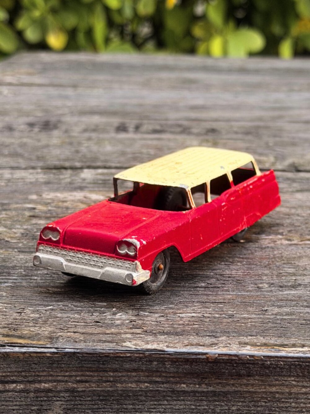 Vintage Tootsietoy Ford Country Sedan P-10296 Red Yellow Roof Station Wagon USA